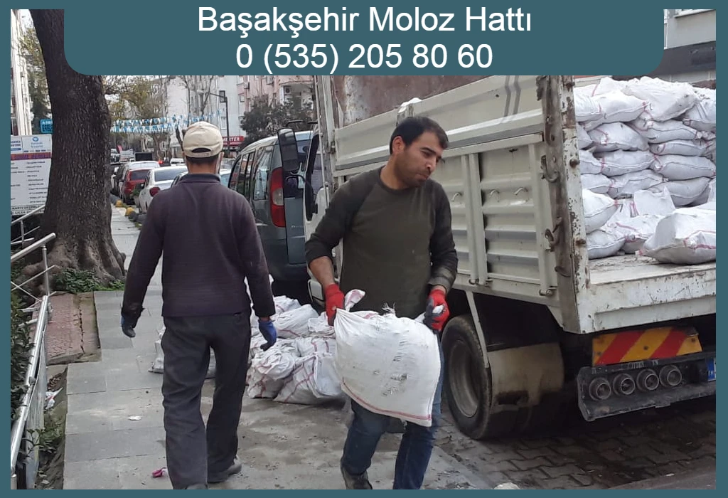 Başakşehir moloz hattı ile inşaat atıkları kamyona yükleniyor