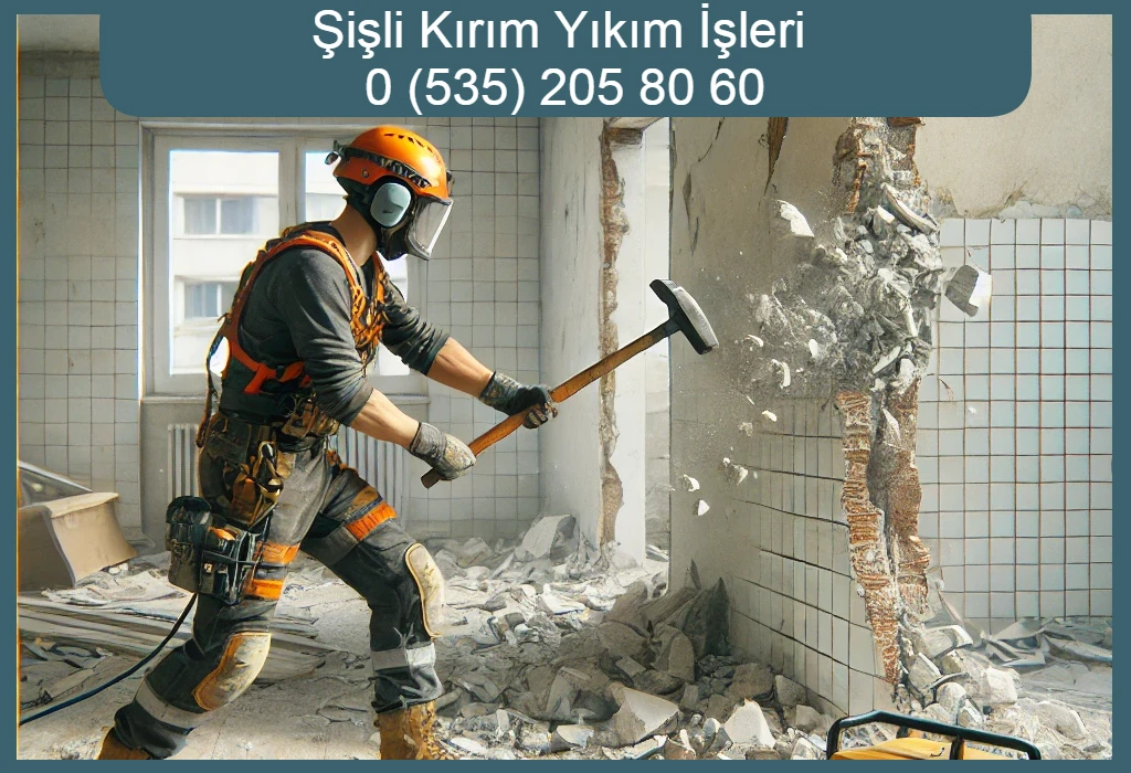 Şişli kırım yıkım işleri yapan işçi bina duvarını yıkıyor.