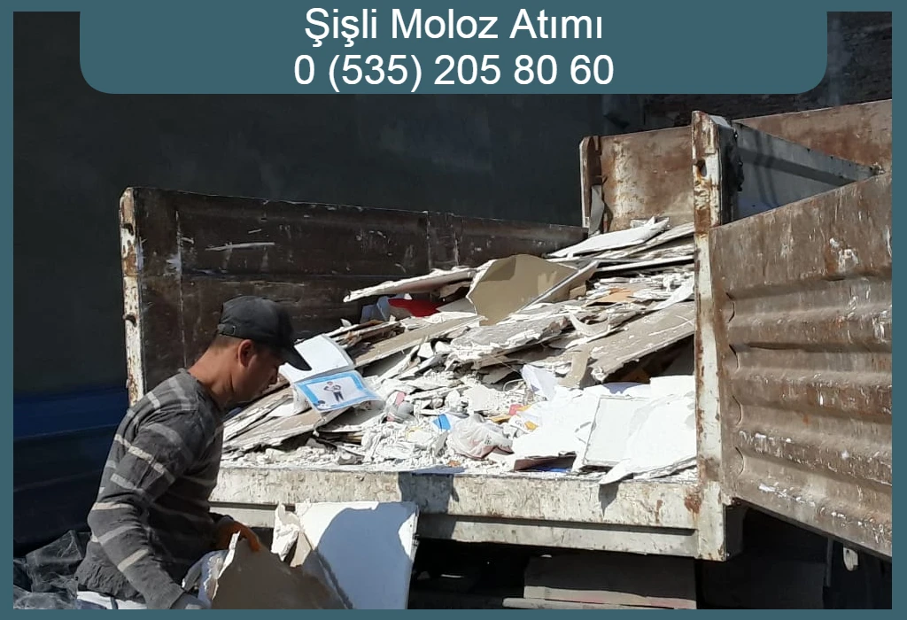 Şişli moloz atımı yapan işçi ve kamyon.