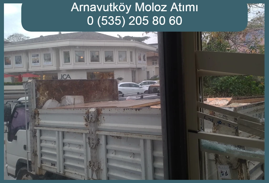 Arnavutköy’de bina önünde bekleyen moloz yüklü kamyon kasası.